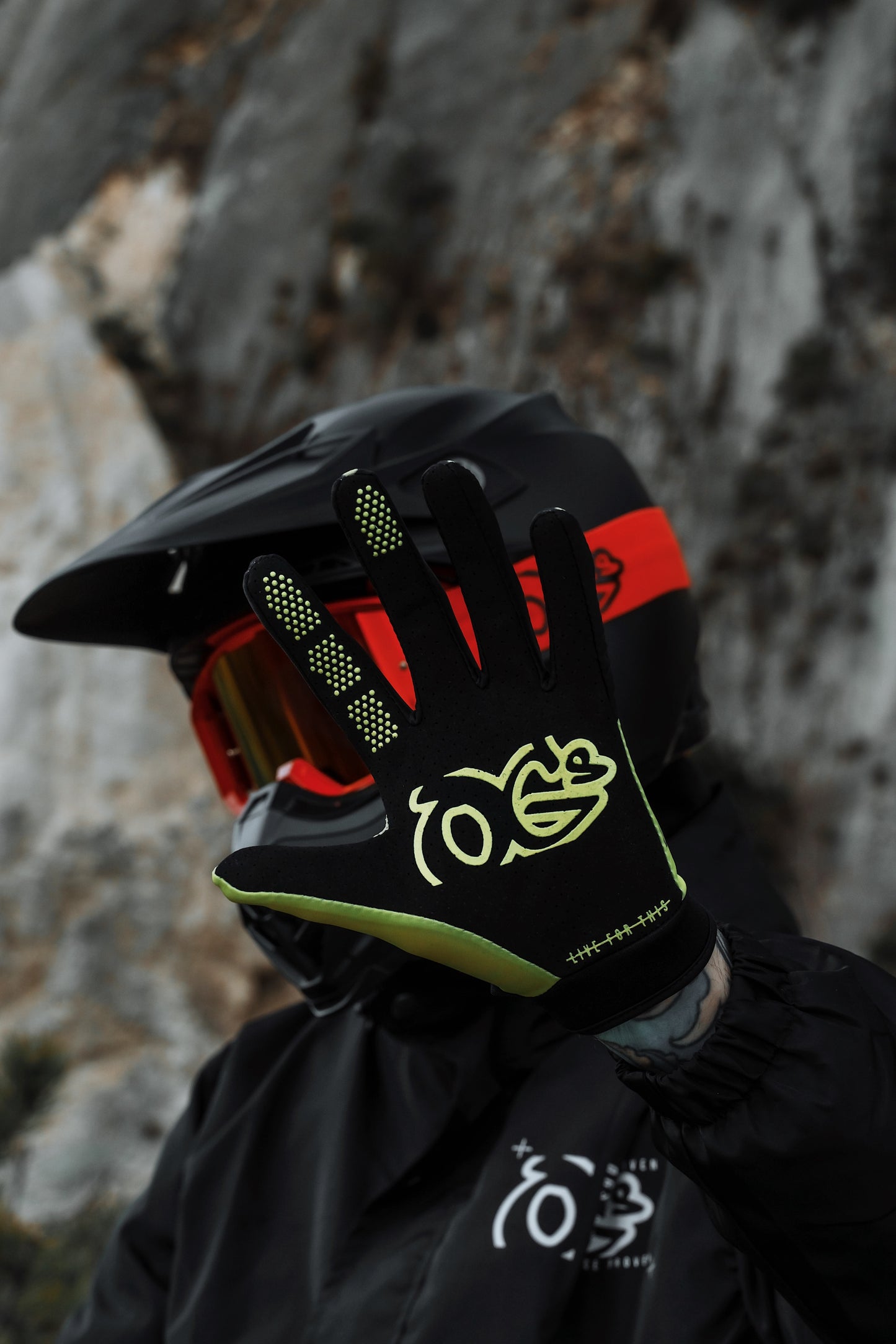 RADIANT STRIKE - Gloves