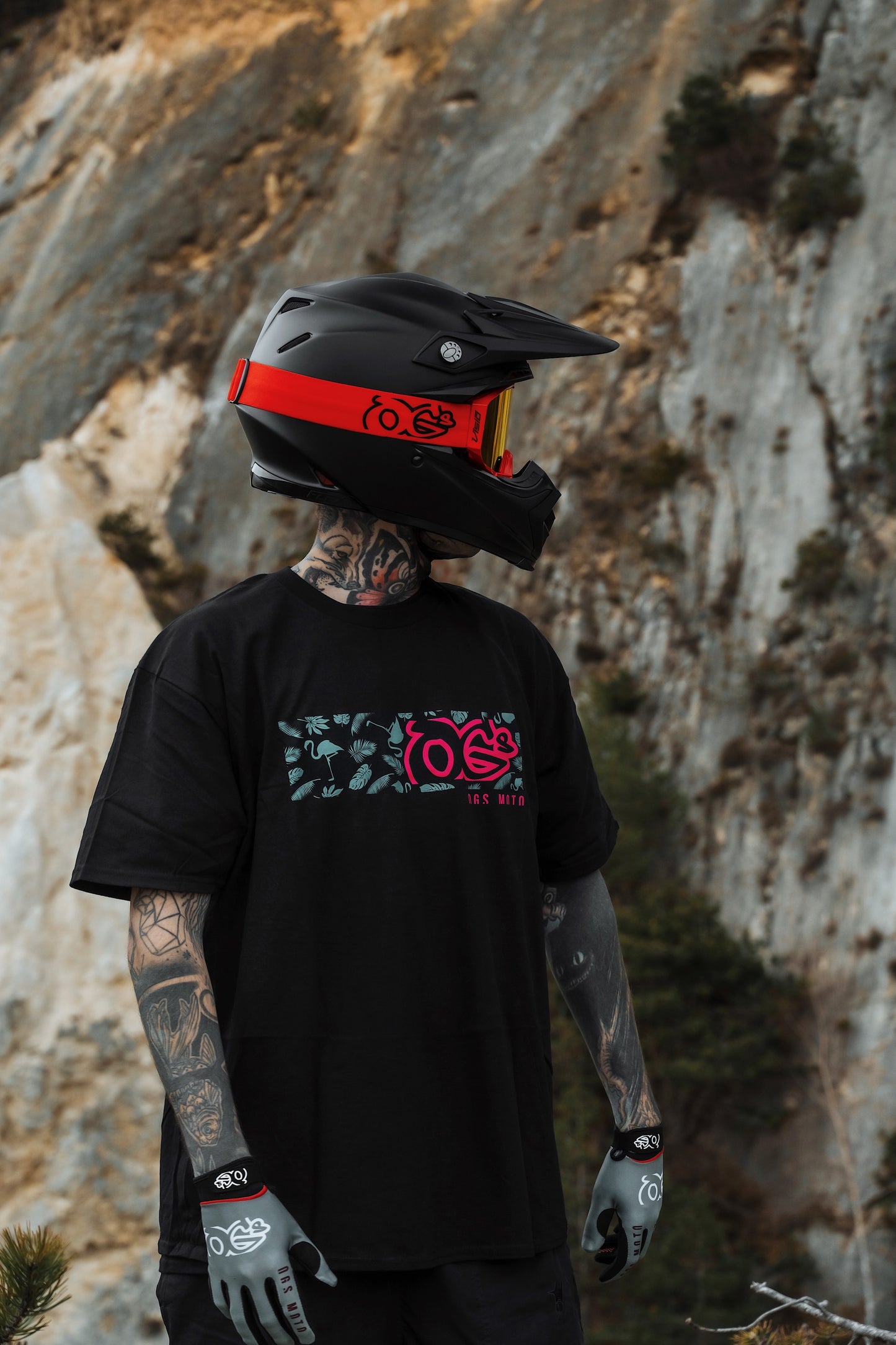 Flamingo (black) - Regular T-Shirt (200GSM)