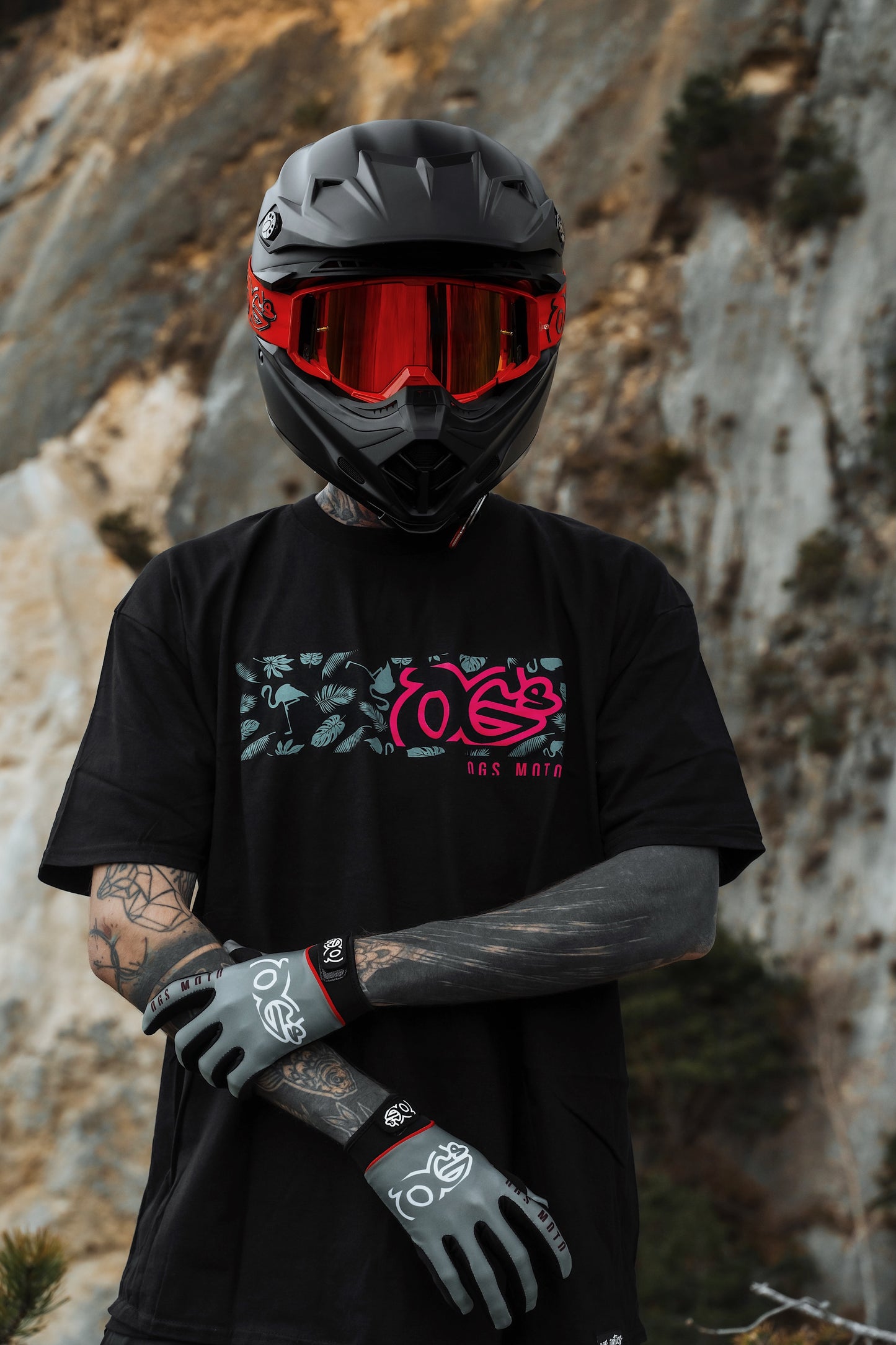 Flamingo (black) - Regular T-Shirt (200GSM)