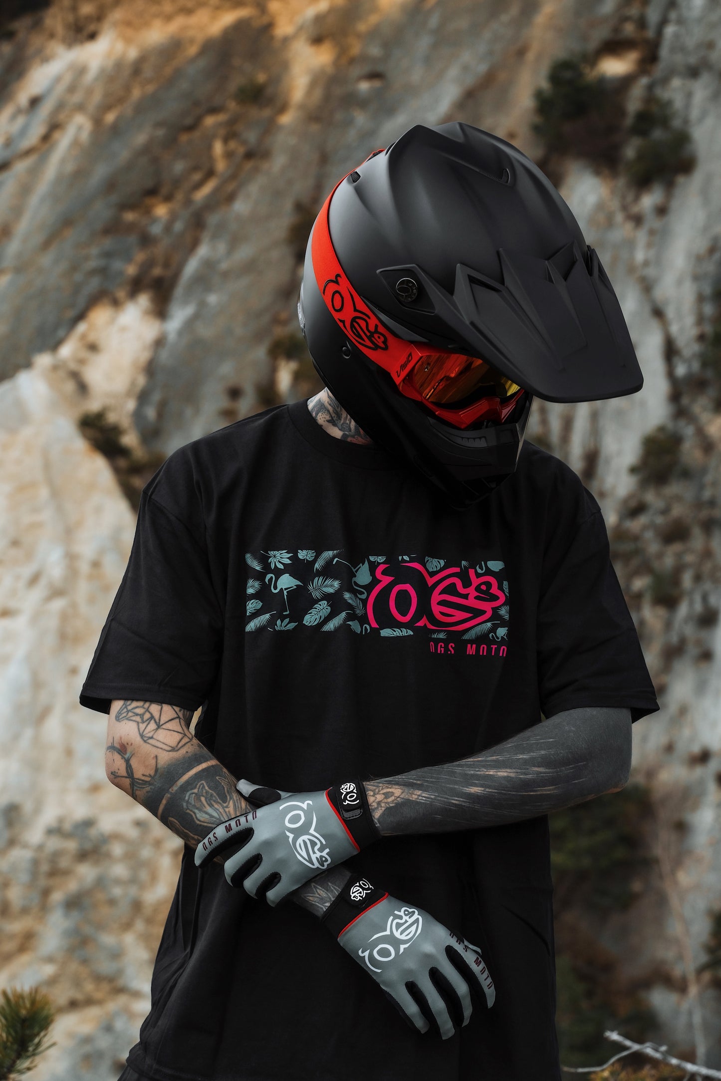 Flamingo (black) - Regular T-Shirt (200GSM)