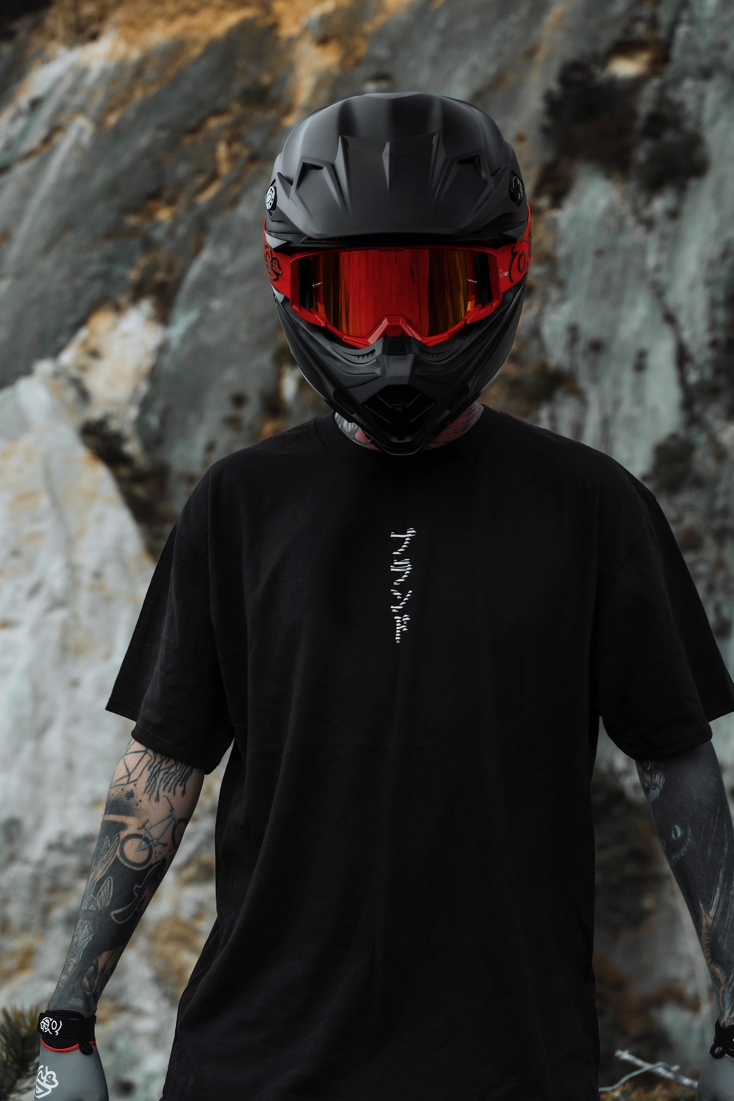Legacy (black) - Regular T-Shirt (200GSM)