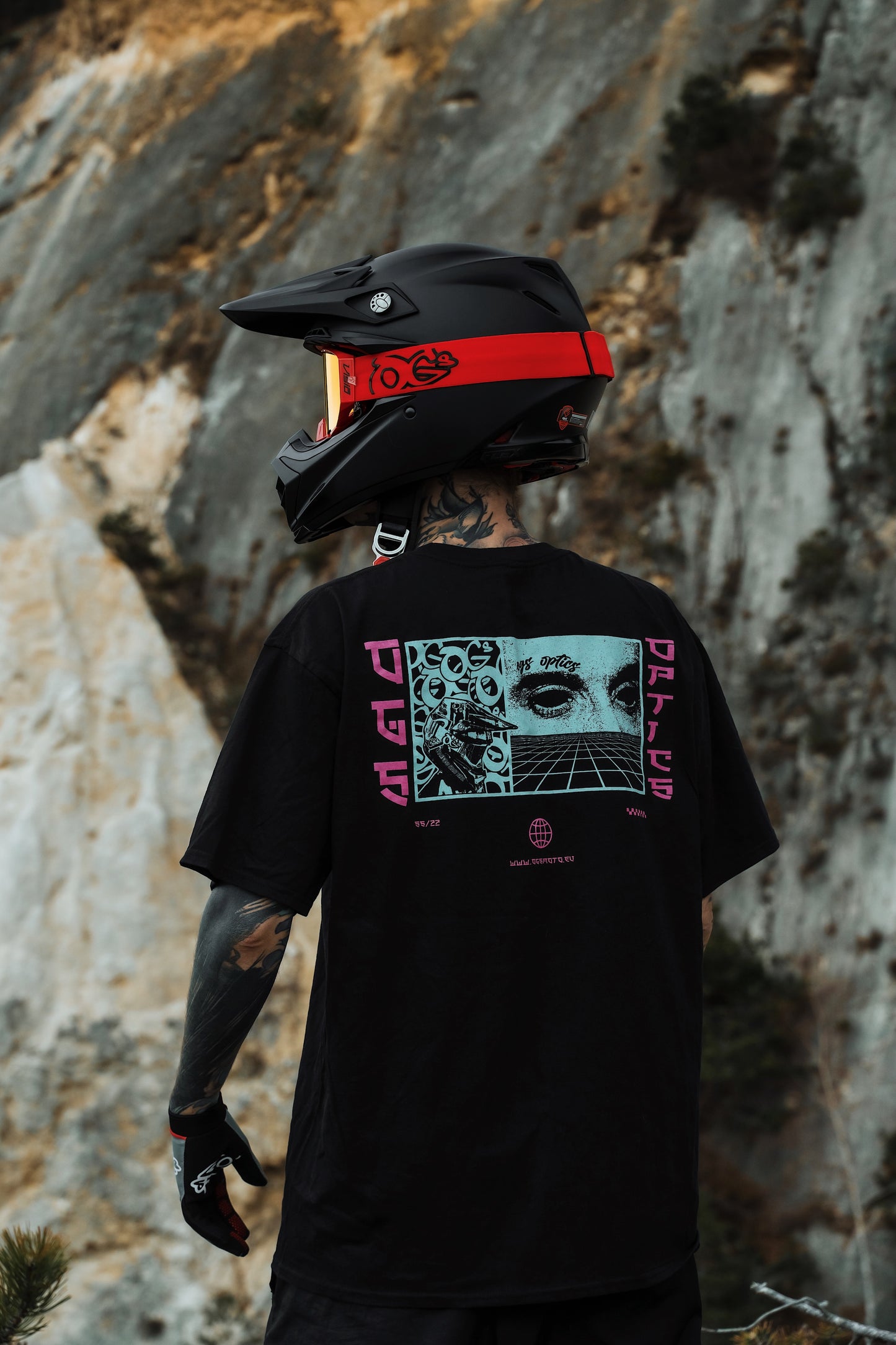 Legacy (black) - Regular T-Shirt (200GSM)