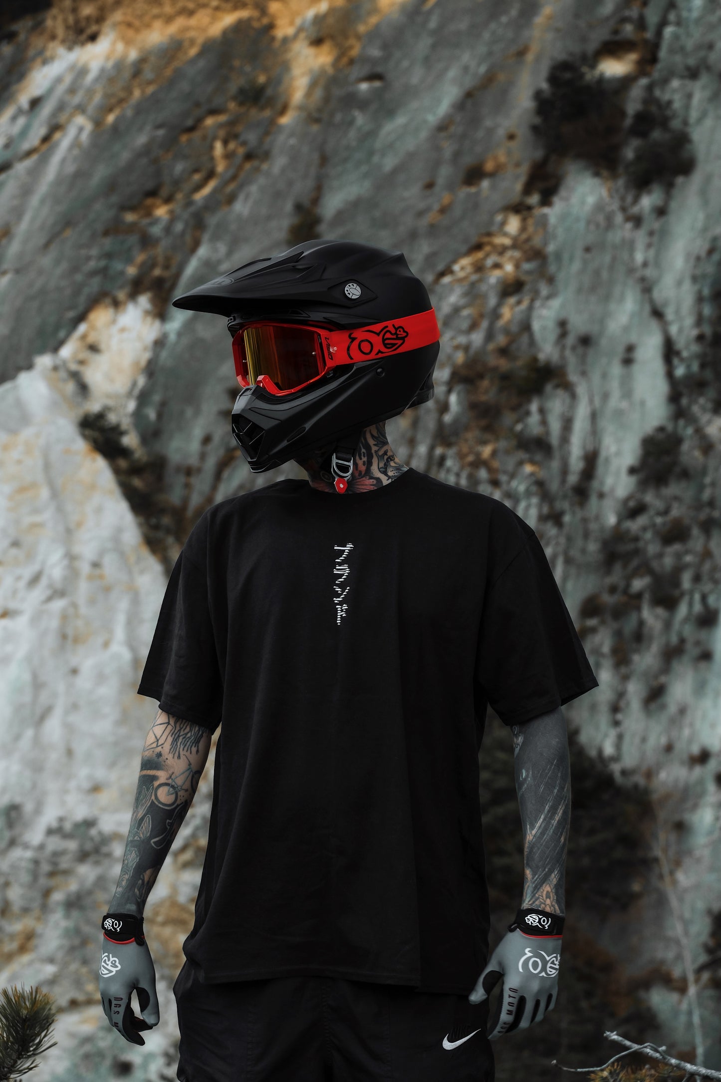 Legacy (black) - Regular T-Shirt (200GSM)
