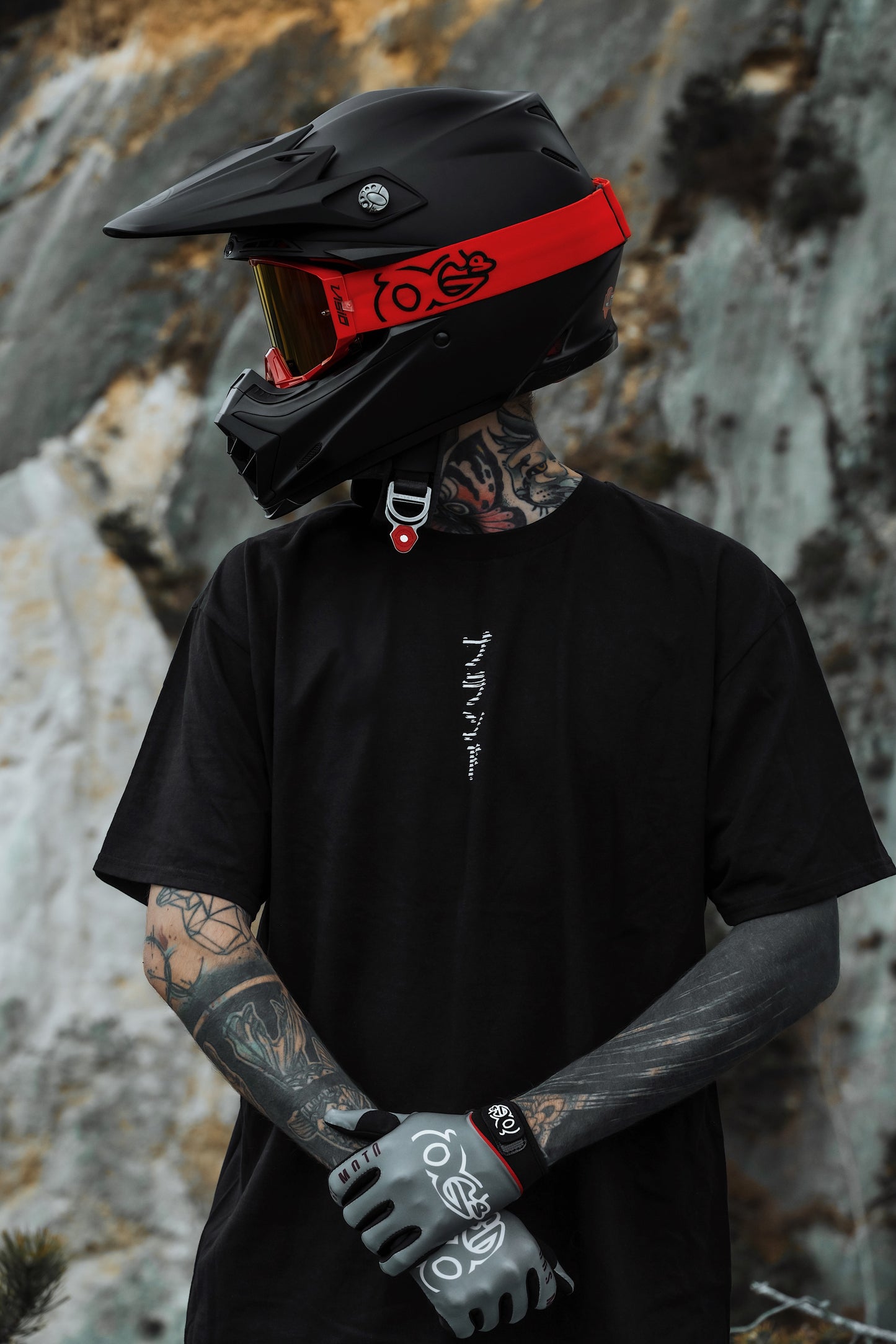Legacy (black) - Regular T-Shirt (200GSM)