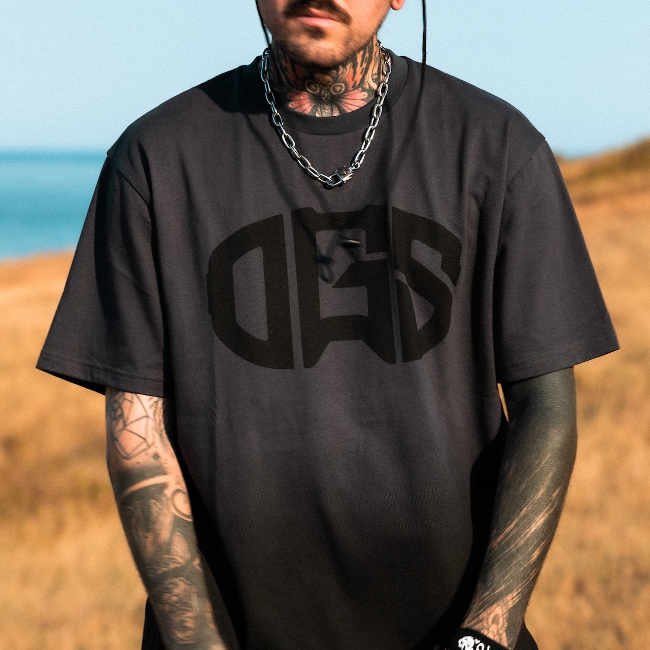 Dirtland (dégradé de gris) - T-shirt classique (200 g/m²)