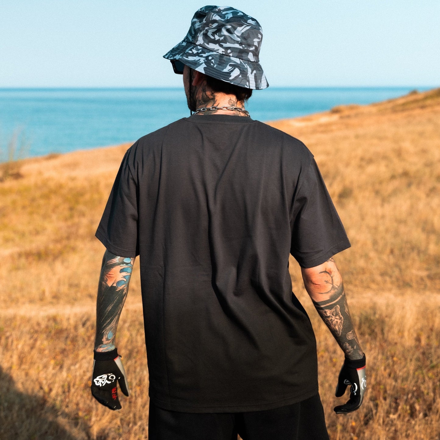 Dirtland (dégradé de gris) - T-shirt classique (200 g/m²)