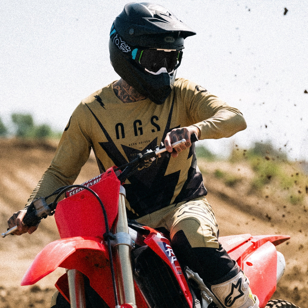 Motocross-Hose Desert Storm getragen auf der Strecke