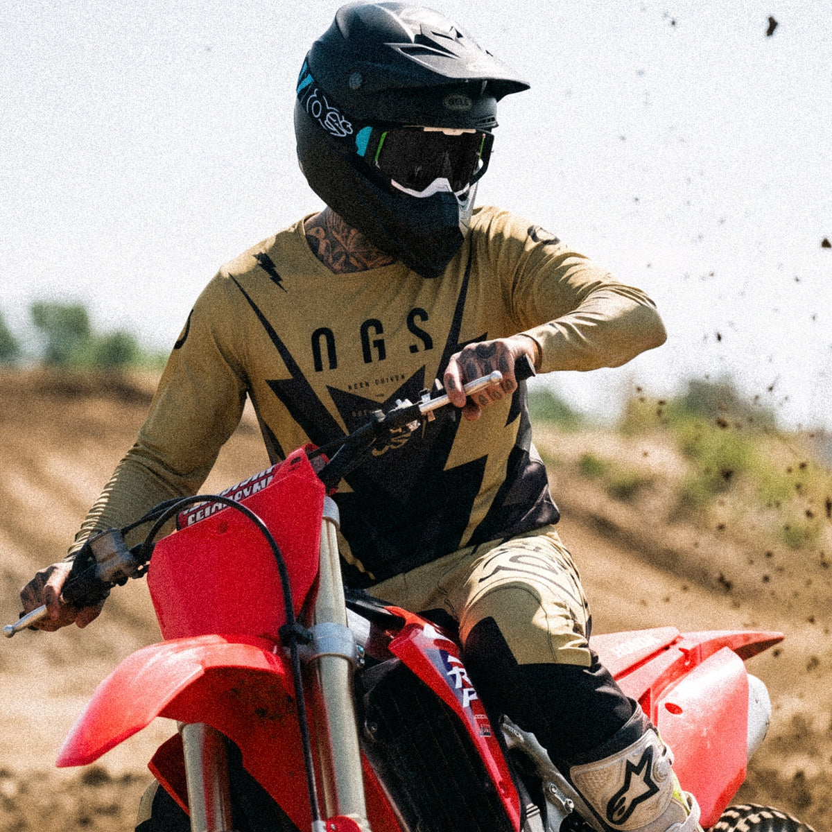 Motocross-Jersey Desert Storm getragen auf der Strecke