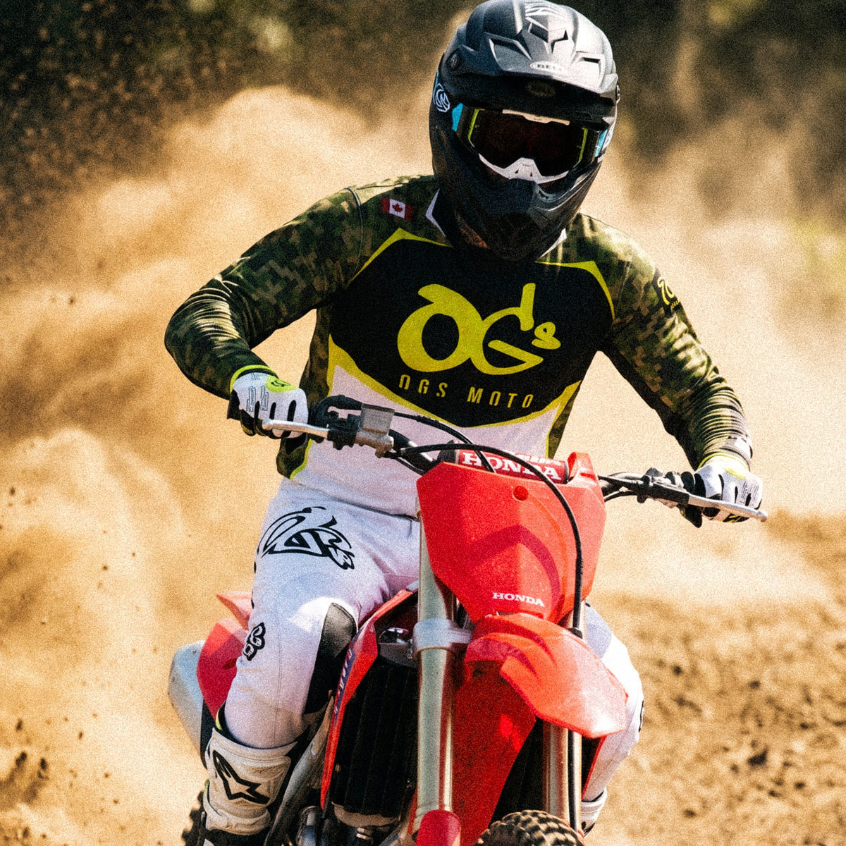Motocross-Hose Night Ops getragen auf der Strecke