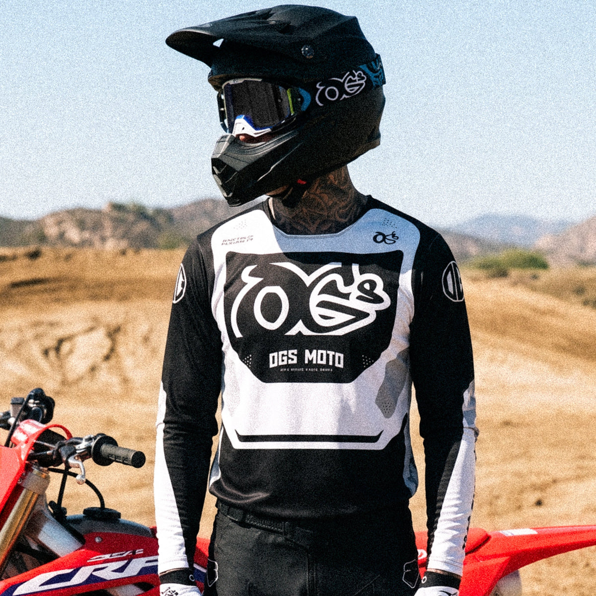 Motocross-Jersey Blackout getragen auf der Strecke