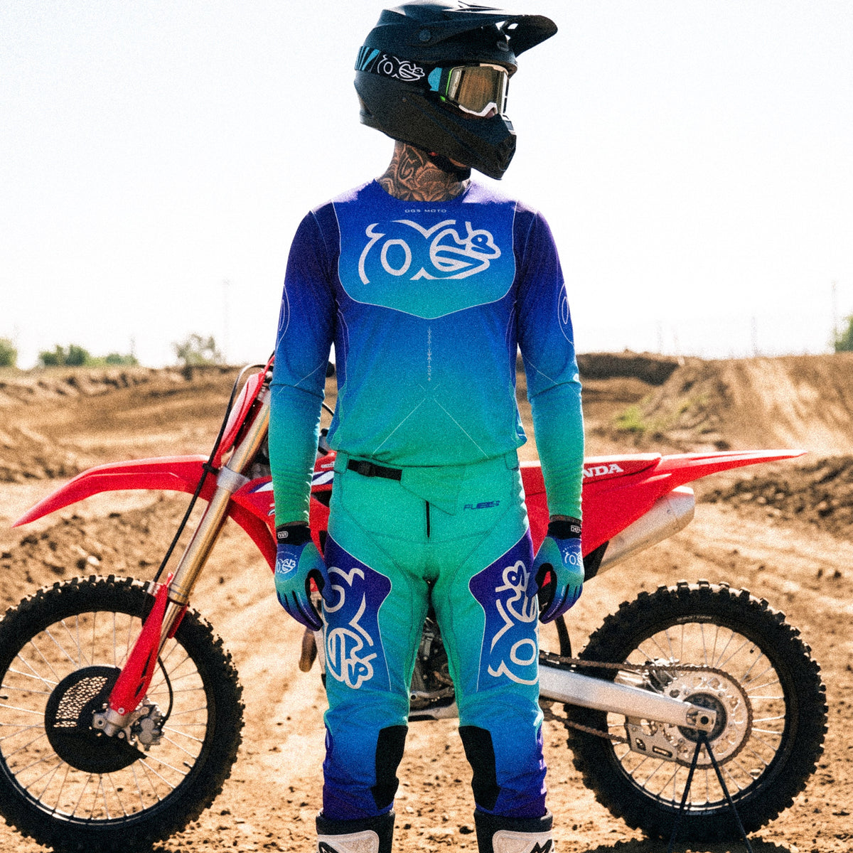 Motocross-Jersey Frost Bite getragen auf der Strecke