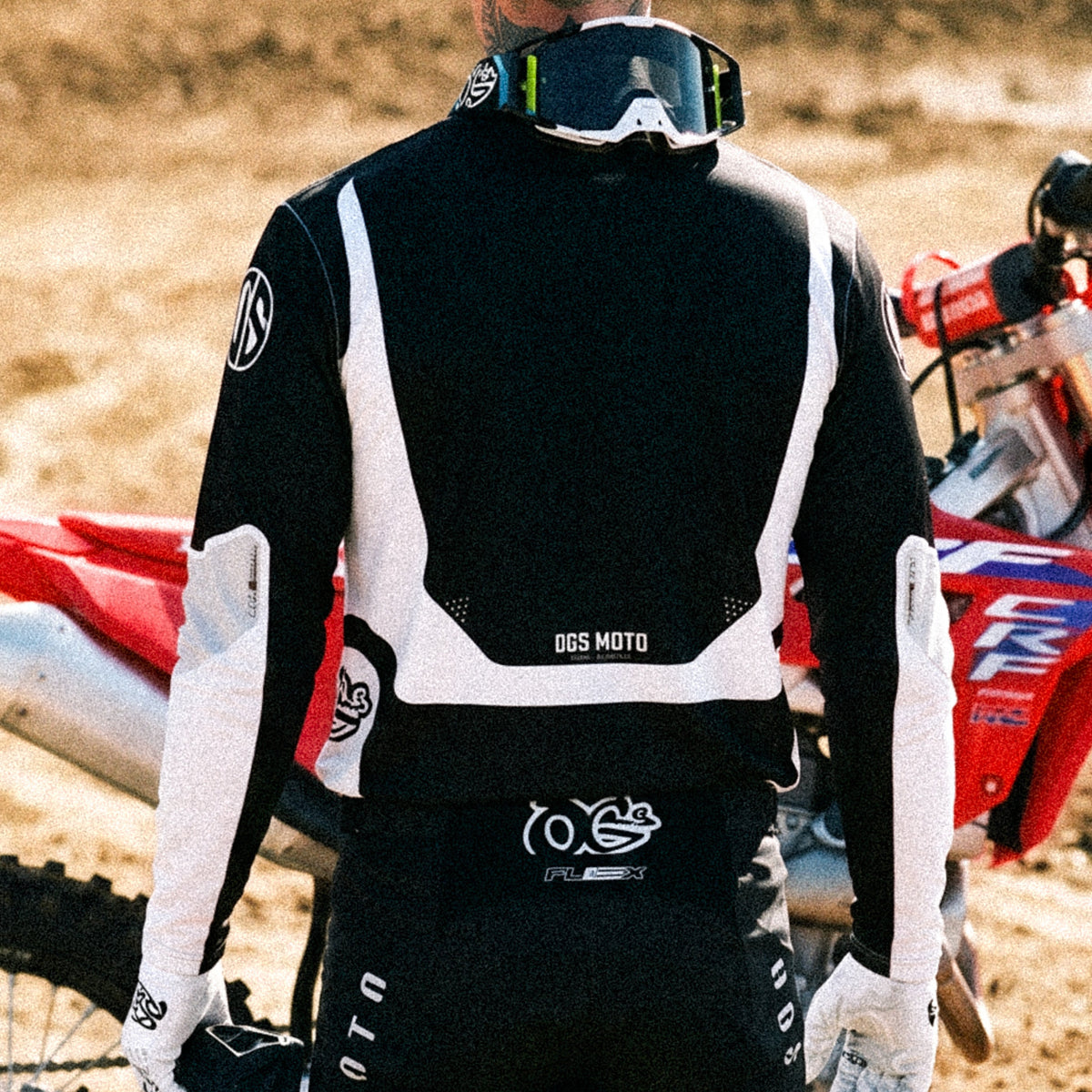 Motocross-Jersey Blackout getragen auf der Strecke