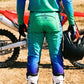 Motocross-Hose Frost Bite getragen auf der Strecke