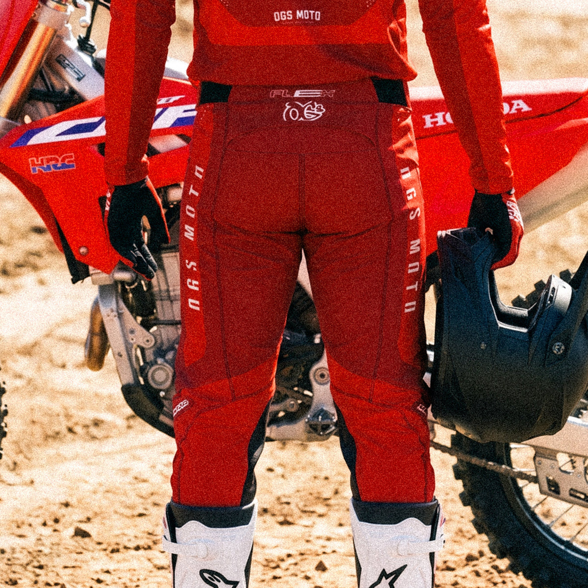 Motocross-Hose Crimson Core getragen auf der Strecke