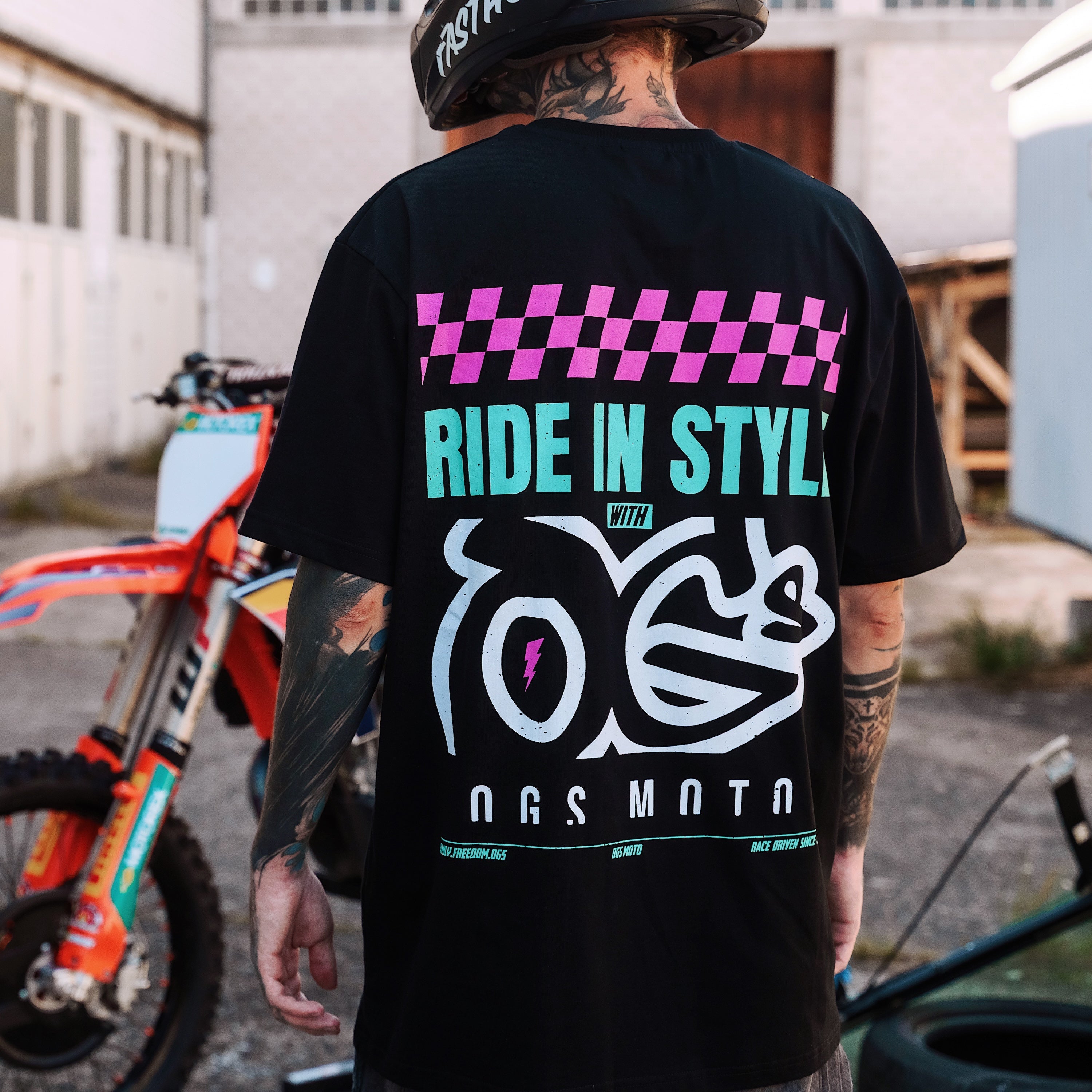 Ride In Style Tee (black) - Regular T-Shirt (200GSM)