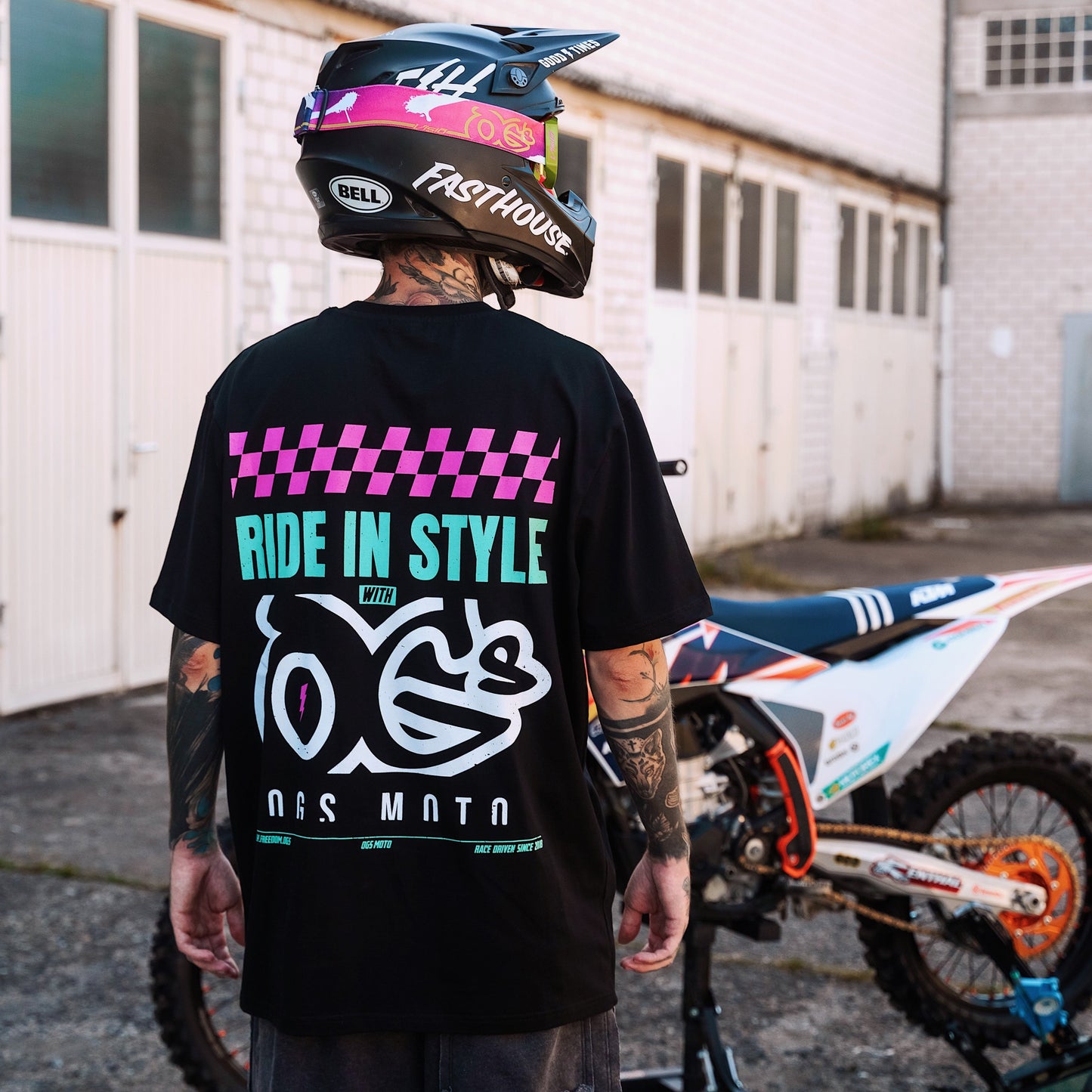 Ride In Style Tee (black) - Regular T-Shirt (200GSM)