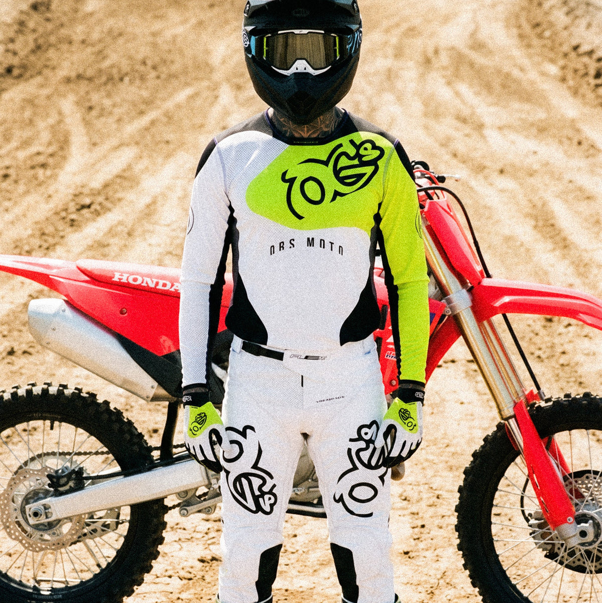 Motocross-Hose Solar Flare getragen auf der Strecke