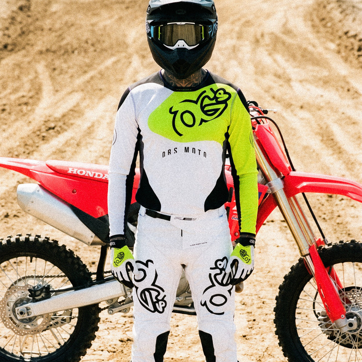 Motocross-Jersey Solar Flare getragen auf der Strecke