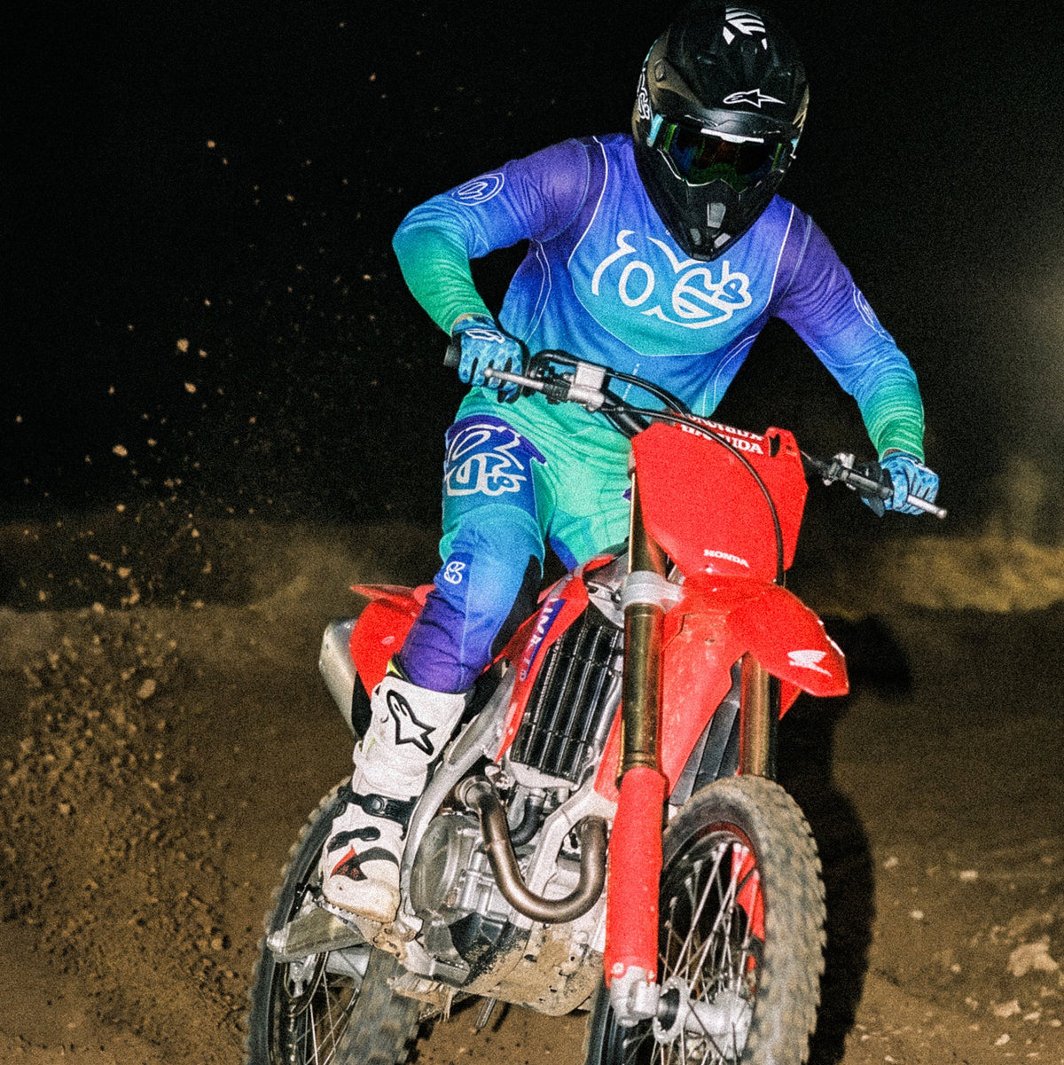 Motocross-Jersey Frost Bite getragen auf der Strecke