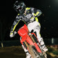Motocross-Jersey Acid Camo getragen auf der Strecke