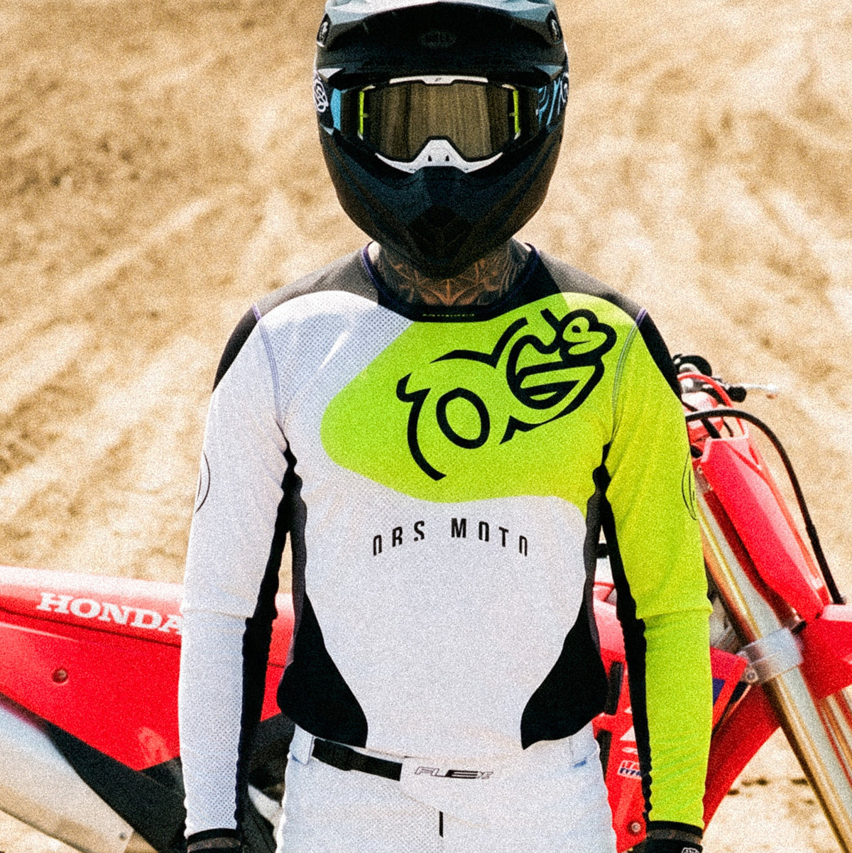 Motocross-Jersey Solar Flare getragen auf der Strecke