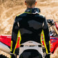 Motocross-Jersey Acid Camo getragen auf der Strecke